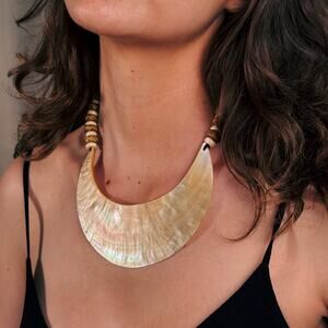 Vintage Hawaiian Mother of Pearl Crescent Shell Statement Necklace